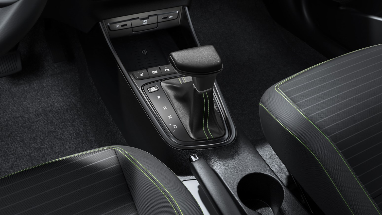Hyundai i20 automatgear og forsæder med grønne kontrastsyninger 