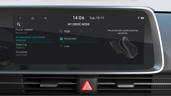 Hyundai IONIQ 6 12.3” touchskærm hvorfra der kan vælges accelerationssensitivitet