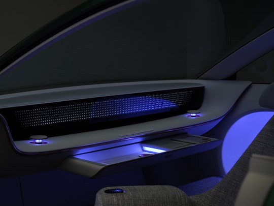 Hyundai IONIQ SEVEN indvendig design med blåt interiør lys