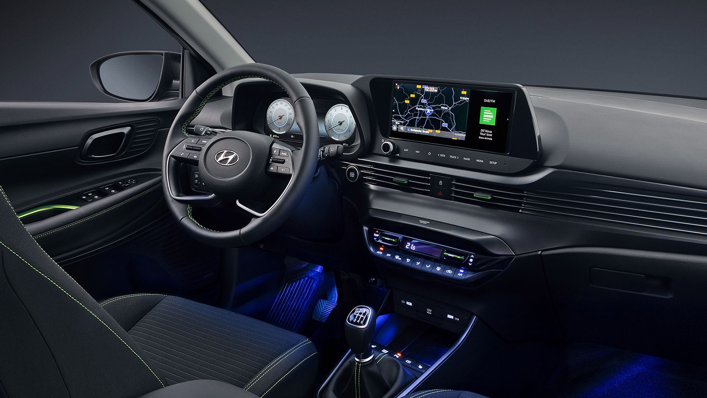 Hyundai i20 indvendig kabine med blå LED-interiørlys