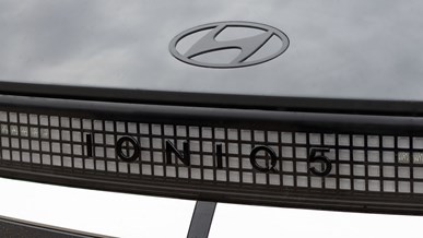 Sort Hyundai-logo