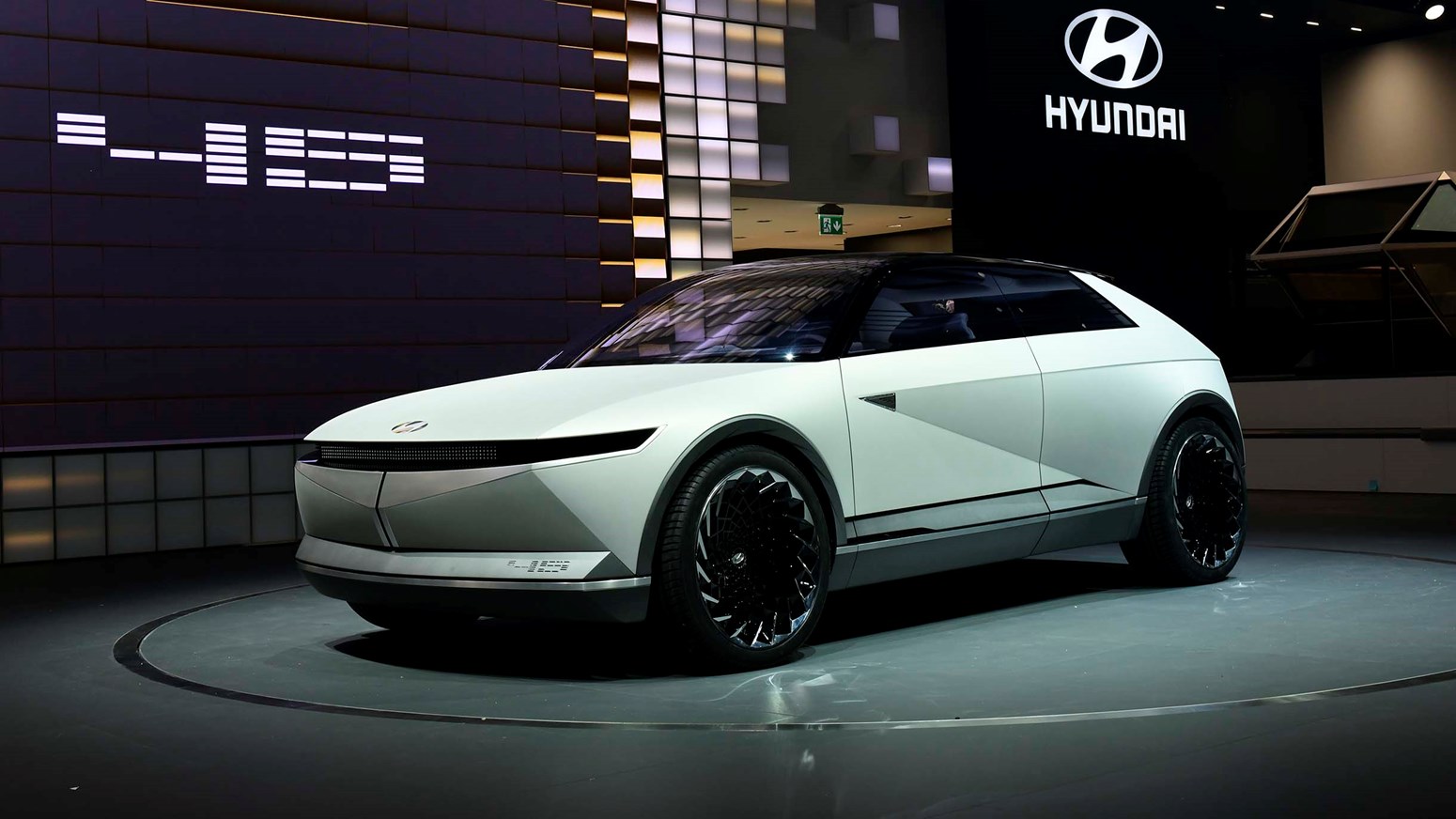 Udstillingsbil Hyundai Concept 45 i hvid 